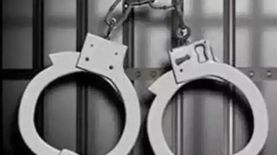 കാറിനു നേരെ സ്‌ഫോടക വസ്തു എറിഞ്ഞ സംഭവത്തില്‍ നാലു പേര്‍ കൂടി അറസ്റ്റില്‍