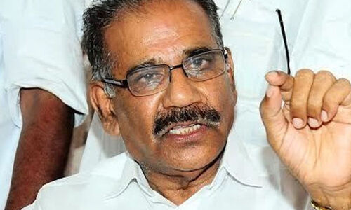 വനഭൂമി പട്ടയം: വനം ഉദ്യോഗസ്ഥര് മാനുഷികപക്ഷത്തു നിന്ന് തീരുമാനങ്ങളെടുക്കണമെന്ന് മന്ത്രി എ കെ ശശീന്ദ്രന് വനഭൂമി പട്ടയം: വനം ഉദ്യോഗസ്ഥര് മാനുഷികപക്ഷത്തു നിന്ന് തീരുമാനങ്ങളെടുക്കണമെന്ന് മന്ത്രി എ കെ ശശീന്ദ്രന്