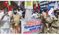 തൃക്കാക്കര നഗരസഭ: ചെയര്‍പേഴ്‌സണ്‍ രാജി വെയ്ക്കണമെന്ന്; എസ്ഡിപി ഐ ധര്‍ണ നടത്തി