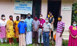 ഊര് മൂപ്പന്‍ ക്ഷണിച്ചു; ഒരുക്കവുമായി വിദ്യാഭ്യാസ ഉപഡയറക്ടറും സംഘവും ആദിവാസി കോളനിയിലെത്തി