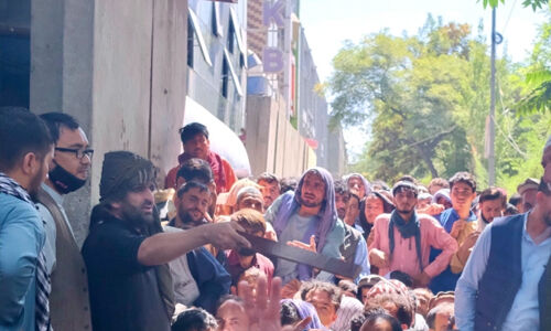 ഒരാഴ്ചക്കു ശേഷം അഫ്ഗാനിസ്താനില്‍ ബാങ്കുകള്‍ തുറന്നു