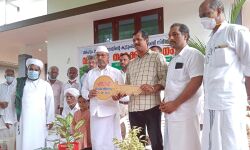 റസലിന്റെ കുടുംബത്തിന് സഹപ്രവര്‍ത്തകര്‍ നിര്‍മിച്ചു നല്‍കിയ വീടിന്റെ താക്കോല്‍ദാനം