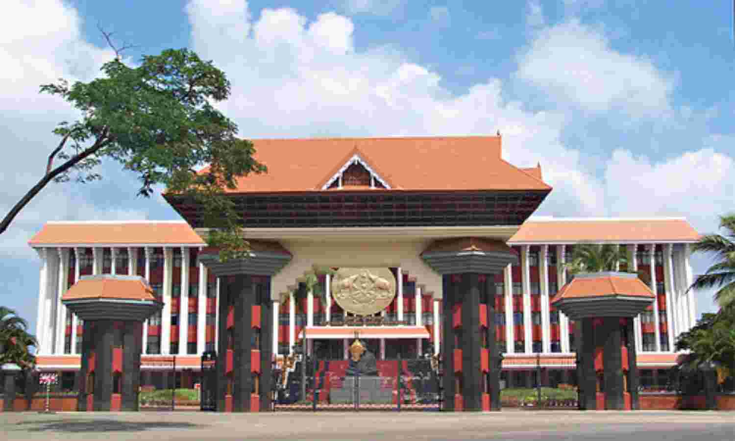 നിയമസഭാ മന്ദിരത്തിലെ നൂറിലേറെ ജീവനക്കാര്ക്ക് കൊവിഡ്; സഭാ സമിതി യോഗങ്ങള് നിര്ത്തിവയ്ക്കണമെന്ന് ജീവനക്കാര് നിയമസഭാ മന്ദിരത്തിലെ നൂറിലേറെ ജീവനക്കാര്ക്ക് കൊവിഡ്; സഭാ സമിതി യോഗങ്ങള് നിര്ത്തിവയ്ക്കണമെന്ന് ജീവനക്കാര്