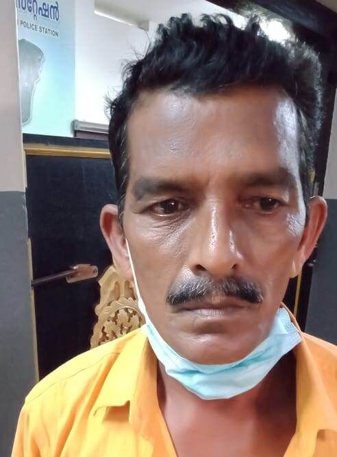 മോഷണ കേസിലെ പ്രതികളെ വ്യാജ നികുതിച്ചീട്ട് ഉപയോഗിച്ച് ജാമ്യത്തിലിറങ്ങാന് സഹായിച്ചയാള് പിടിയില് മോഷണ കേസിലെ പ്രതികളെ വ്യാജ നികുതിച്ചീട്ട് ഉപയോഗിച്ച് ജാമ്യത്തിലിറങ്ങാന് സഹായിച്ചയാള് പിടിയില്