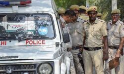 പ്രായപൂര്ത്തിയാവാത്ത ദലിത് പെണ്കുട്ടിയെ ബലാല്സംഗം ചെയ്ത് കൊന്ന കേസില് പുരോഹിതനടക്കം നാല് പേര്ക്കെതിരേ കുറ്റപത്രം സമര്പ്പിച്ചു പ്രായപൂര്ത്തിയാവാത്ത ദലിത് പെണ്കുട്ടിയെ ബലാല്സംഗം ചെയ്ത് കൊന്ന കേസില് പുരോഹിതനടക്കം നാല് പേര്ക്കെതിരേ കുറ്റപത്രം സമര്പ്പിച്ചു