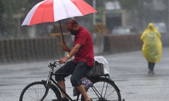 സംസ്ഥാനത്ത് ഇന്നും ശക്തമായ മഴക്ക് സാധ്യത; ഒന്പത് ജില്ലകളില് യെല്ലോ അലര്ട്ട് സംസ്ഥാനത്ത് ഇന്നും ശക്തമായ മഴക്ക് സാധ്യത; ഒന്പത് ജില്ലകളില് യെല്ലോ അലര്ട്ട്
