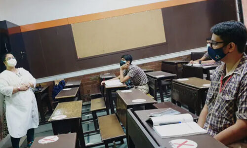 മാസങ്ങള്ക്കുശേഷം രാജ്യത്തെ വിവിധ സംസ്ഥാനങ്ങളില് സ്കൂളുകള് തുറന്നു മാസങ്ങള്ക്കുശേഷം രാജ്യത്തെ വിവിധ സംസ്ഥാനങ്ങളില് സ്കൂളുകള് തുറന്നു