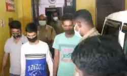 വ്യാജ ലൈസന്‍സുള്ള തോക്കുകള്‍ കൈവശം വച്ചന്നാരോപിച്ച് അഞ്ച് കശ്മീര്‍ യുവാക്കള്‍ അറസ്റ്റില്‍