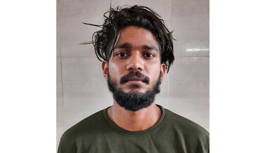 ഹണി ട്രാപ്പില്‍പ്പെടുത്തുമെന്ന് ഭീഷണിപ്പെടുത്തി മധ്യവയസ്‌കനെ  മര്‍ദ്ദിച്ച് പണം തട്ടാന്‍ ശ്രമം:   പ്രതി അറസ്റ്റില്‍