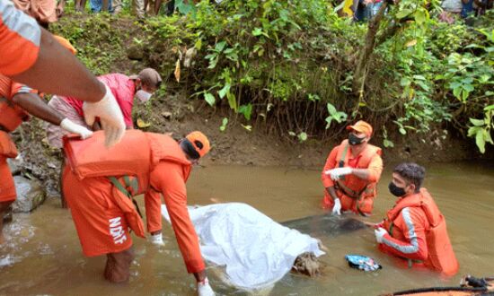 വടക്കാഞ്ചേരി പുഴയില് കാണാതായ വൃദ്ധയുടെ മൃതദേഹം കണ്ടെത്തി വടക്കാഞ്ചേരി പുഴയില് കാണാതായ വൃദ്ധയുടെ മൃതദേഹം കണ്ടെത്തി