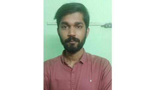 വ്യാജ നമ്പര് പ്ലേറ്റ് പതിച്ച കാറില് എത്തി കവര്ച്ചയ്ക്ക് ശ്രമം: സംഘത്തിലെ പ്രധാന പ്രതി പിടിയില് വ്യാജ നമ്പര് പ്ലേറ്റ് പതിച്ച കാറില് എത്തി കവര്ച്ചയ്ക്ക് ശ്രമം: സംഘത്തിലെ പ്രധാന പ്രതി പിടിയില്