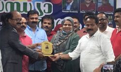 മുംതാസ് അബ്ദുറഹ്മാനെ എസ്ആര്എം ജിദ്ദ ആദരിച്ചു മുംതാസ് അബ്ദുറഹ്മാനെ എസ്ആര്എം ജിദ്ദ ആദരിച്ചു