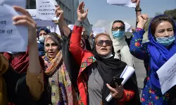 അധികാര പങ്കാളിത്തം ആവശ്യപ്പെട്ട് കാബൂളില് വനിതകള് തെരുവിലിറങ്ങി അധികാര പങ്കാളിത്തം ആവശ്യപ്പെട്ട് കാബൂളില് വനിതകള് തെരുവിലിറങ്ങി