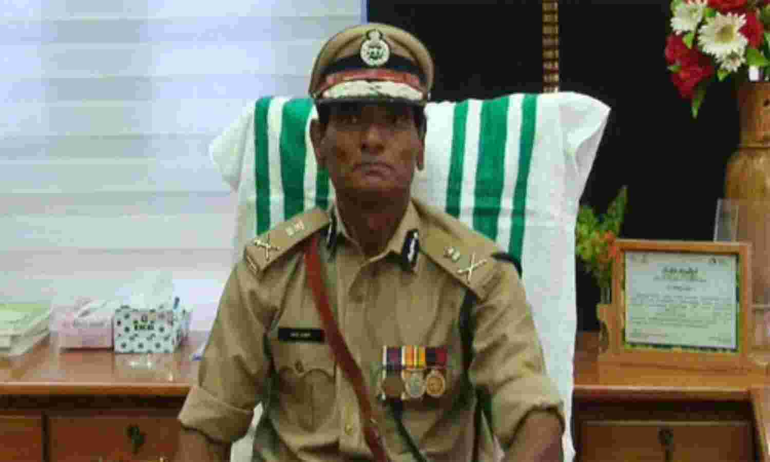 കള്ളനോട്ട് കേസ് പ്രതിയില് നിന്ന് കൈക്കൂലി; ഉപ്പുതുറ മുന് സിഐ റിയാസിന് സസ്പെന്ഷന് കള്ളനോട്ട് കേസ് പ്രതിയില് നിന്ന് കൈക്കൂലി; ഉപ്പുതുറ മുന് സിഐ റിയാസിന് സസ്പെന്ഷന്