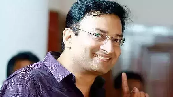 സ്ത്രീത്വത്തെ അപമാനിച്ചു; പ്രശാന്ത് നായര് ഐഎഎസിനെതിരെ കേസ് സ്ത്രീത്വത്തെ അപമാനിച്ചു; പ്രശാന്ത് നായര് ഐഎഎസിനെതിരെ കേസ്