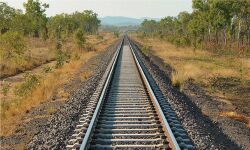 തുമ്പയില്‍ ട്രെയില്‍തട്ടി രണ്ട് പേര്‍ മരിച്ച നിലയില്‍; രാത്രി ഫോണില്‍ സംസാരിക്കവേ ട്രെയിന്‍ തട്ടിയതാകാമെന്ന് പോലിസ്