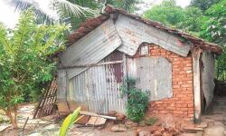 പീരുമേട്ടില് പെണ്കുട്ടിയുടെ മുടിമുറിച്ച സംഭവത്തില് പട്ടികജാതി കമ്മീഷന് കേസെടുത്തു പീരുമേട്ടില് പെണ്കുട്ടിയുടെ മുടിമുറിച്ച സംഭവത്തില് പട്ടികജാതി കമ്മീഷന് കേസെടുത്തു