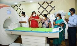 പാലക്കാട് ജില്ലാ ആശുപത്രിയില് എംആര്ഐ സ്കാനിംഗ് സംവിധാനം പ്രവര്ത്തന സജ്ജമായി പാലക്കാട് ജില്ലാ ആശുപത്രിയില് എംആര്ഐ സ്കാനിംഗ് സംവിധാനം പ്രവര്ത്തന സജ്ജമായി