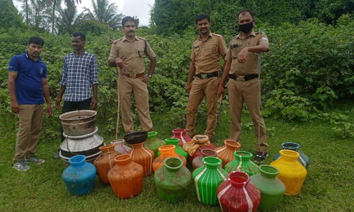 അഗളിയില് 378 ലിറ്റര് വാഷ് പിടികൂടി അഗളിയില് 378 ലിറ്റര് വാഷ് പിടികൂടി