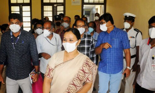 ആരോഗ്യമന്ത്രി കോഴിക്കോട് മെഡിക്കല്‍ കോളേജ് സന്ദര്‍ശിച്ച് ക്രമീകരണങ്ങള്‍ വിലയിരുത്തി