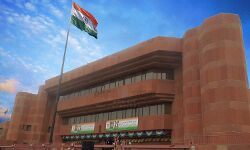 ഇന്ത്യക്ക് പുറത്തെ ആദ്യ നീറ്റ് പരീക്ഷാ കേന്ദ്രം കുവൈത്തില്‍; പരീക്ഷ എംബസിയില്‍