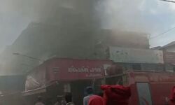 കോഴിക്കോട് നഗരത്തില് ചെരുപ്പ് കടയില് തീപിടിത്തം കോഴിക്കോട് നഗരത്തില് ചെരുപ്പ് കടയില് തീപിടിത്തം