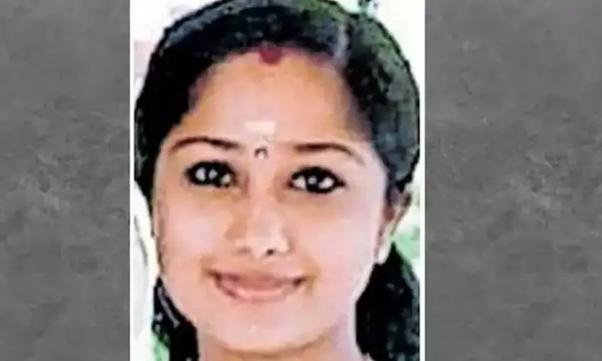 ഇരുപത്തിരണ്ടുകാരി ഭര്തൃവീട്ടില് തൂങ്ങിമരിച്ച നിലയില് ഇരുപത്തിരണ്ടുകാരി ഭര്തൃവീട്ടില് തൂങ്ങിമരിച്ച നിലയില്