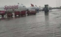 ഡല്‍ഹിയില്‍ കനത്ത മഴ, റണ്‍വേയില്‍ വെള്ളം കയറി; വിമാനങ്ങള്‍ റദ്ദാക്കി