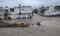 ഗുജറാത്തില്‍ കനത്ത മഴയും പ്രളയവും; മൂന്ന് പേര്‍ മരിച്ചു