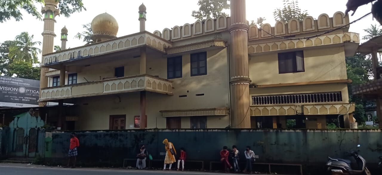 പത്തനാപുരം പള്ളിപ്പടിയിലെ പള്ളി ഭൂമി വിട്ടുനൽകാൻ മഹല്ല് കമ്മിറ്റി തീരുമാനിച്ചു പത്തനാപുരം പള്ളിപ്പടിയിലെ പള്ളി ഭൂമി വിട്ടുനൽകാൻ മഹല്ല് കമ്മിറ്റി തീരുമാനിച്ചു