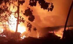 അങ്കമാലി കറുകുറ്റിയില്‍ ഫര്‍ണീച്ചര്‍ സ്ഥാപനത്തില്‍ വന്‍ തീപ്പിടുത്തം