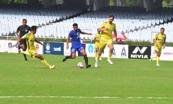 ഡ്യൂറന്റ് കപ്പ്: ബംഗളുരു എഫ് സിക്കു മുന്നില് മുട്ടുകുത്തി കേരള ബ്ലാസ്റ്റേഴ്സ് ഡ്യൂറന്റ് കപ്പ്: ബംഗളുരു എഫ് സിക്കു മുന്നില് മുട്ടുകുത്തി കേരള ബ്ലാസ്റ്റേഴ്സ്