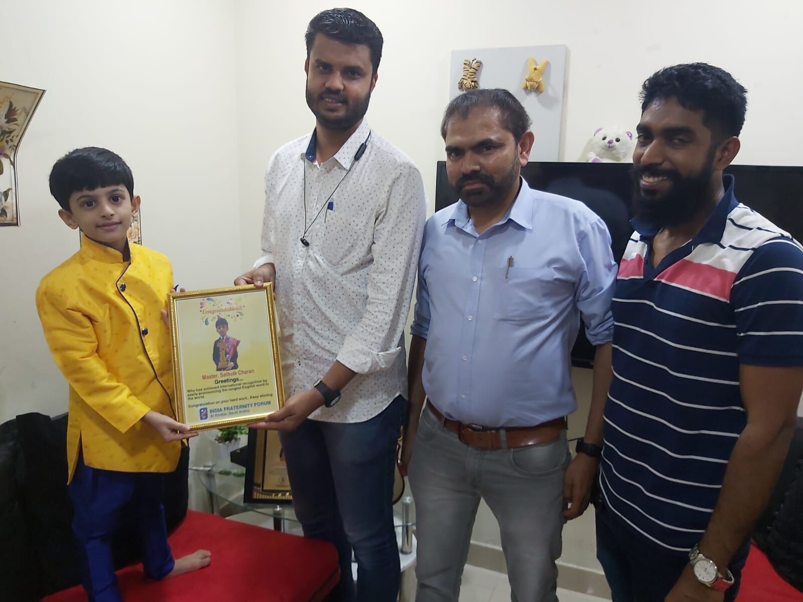 ഏറ്റവും നീളമുള്ള ഇംഗ്ലീഷ് വാക്ക് അനായാസം ഉച്ചരിച്ച് 6 വയസുകാരന് അന്താരാഷ്ട്ര അംഗീകാര നിറവില് ഏറ്റവും നീളമുള്ള ഇംഗ്ലീഷ് വാക്ക് അനായാസം ഉച്ചരിച്ച് 6 വയസുകാരന് അന്താരാഷ്ട്ര അംഗീകാര നിറവില്