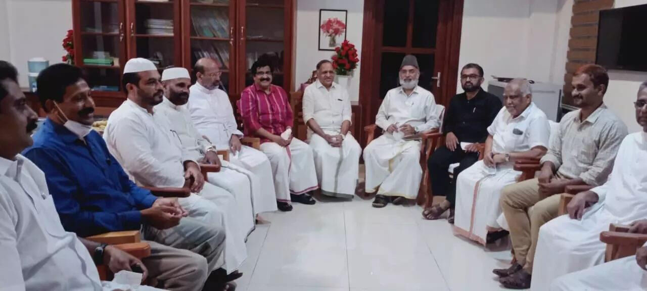 വേദപാഠ പുസ്തകത്തിലെ വിവാദ പരാമര്ശങ്ങള് താമരശ്ശേരി രൂപത പിന്വലിച്ചു വേദപാഠ പുസ്തകത്തിലെ വിവാദ പരാമര്ശങ്ങള് താമരശ്ശേരി രൂപത പിന്വലിച്ചു