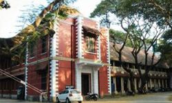 കൈയേറ്റം ചെയ്തെന്ന വനിതാ എസ്ഐയുടെ പരാതി; അഭിഭാഷകര്ക്കെതിരേ കേസെടുത്തു കൈയേറ്റം ചെയ്തെന്ന വനിതാ എസ്ഐയുടെ പരാതി; അഭിഭാഷകര്ക്കെതിരേ കേസെടുത്തു