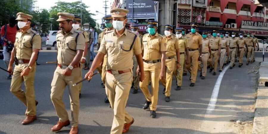 പോലിസ് സ്റ്റേഷനുകളുടെ ചുമതല സിഐമാര്ക്ക് നല്കിയ തീരുമാനം പുന:പരിശോധിക്കാന് നീക്കം പോലിസ് സ്റ്റേഷനുകളുടെ ചുമതല സിഐമാര്ക്ക് നല്കിയ തീരുമാനം പുന:പരിശോധിക്കാന് നീക്കം