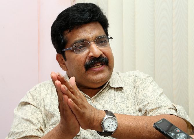 പാലാ ബിഷപ്പിന്റെ നാര്ക്കോട്ടിക് ജിഹാദ്; സിപിഎം നിലപാട് വിഷലിപ്തമെന്ന് എം കെ മുനീര് പാലാ ബിഷപ്പിന്റെ നാര്ക്കോട്ടിക് ജിഹാദ്; സിപിഎം നിലപാട് വിഷലിപ്തമെന്ന് എം കെ മുനീര്