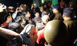 യുപിയിലെ അലിഗഢില്‍ വയലില്‍ എട്ടു വയസ്സുകാരിയുടെ മൃതദേഹം; ബലാല്‍സംഗം ചെയ്ത് കൊലപ്പെടുത്തിയതെന്ന് നാട്ടുകാര്‍