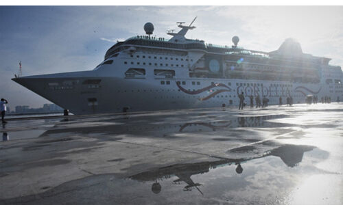 21 മാസങ്ങള്ക്ക് ശേഷം കൊച്ചിയില് ആദ്യമായി ക്രൂയിസ് കപ്പല്; സഞ്ചാരികള്ക്ക് ഗംഭീര വരവേല്പ് 21 മാസങ്ങള്ക്ക് ശേഷം കൊച്ചിയില് ആദ്യമായി ക്രൂയിസ് കപ്പല്; സഞ്ചാരികള്ക്ക് ഗംഭീര വരവേല്പ്