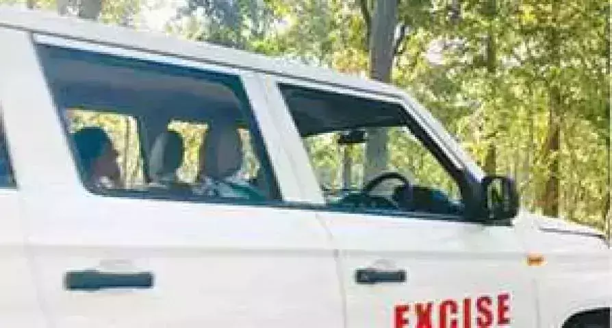 കഞ്ചാവ് കേസിലെ പ്രതികള്‍ എക്‌സൈസ് ഓഫിസ് അടിച്ചുതകര്‍ത്തു