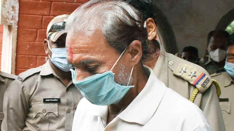 പിഞ്ചു കുഞ്ഞിന്റെ സ്വകാര്യഭാഗത്ത് സൂചി കുത്തിക്കയറ്റി കൊലപ്പെടുത്തിയ മാതാവിനും കാമുകനും വധശിക്ഷ