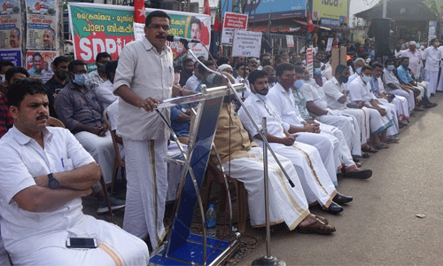 ക്രൈസ്തവ-മുസ് ലിം സൗഹാര്‍ദം തകര്‍ക്കുന്ന പാലാ ബിഷപ്പിനെ അറസ്റ്റ് ചെയ്യുക; എസ്ഡിപിഐ പ്രതിഷേധ ധര്‍ണ നടത്തി