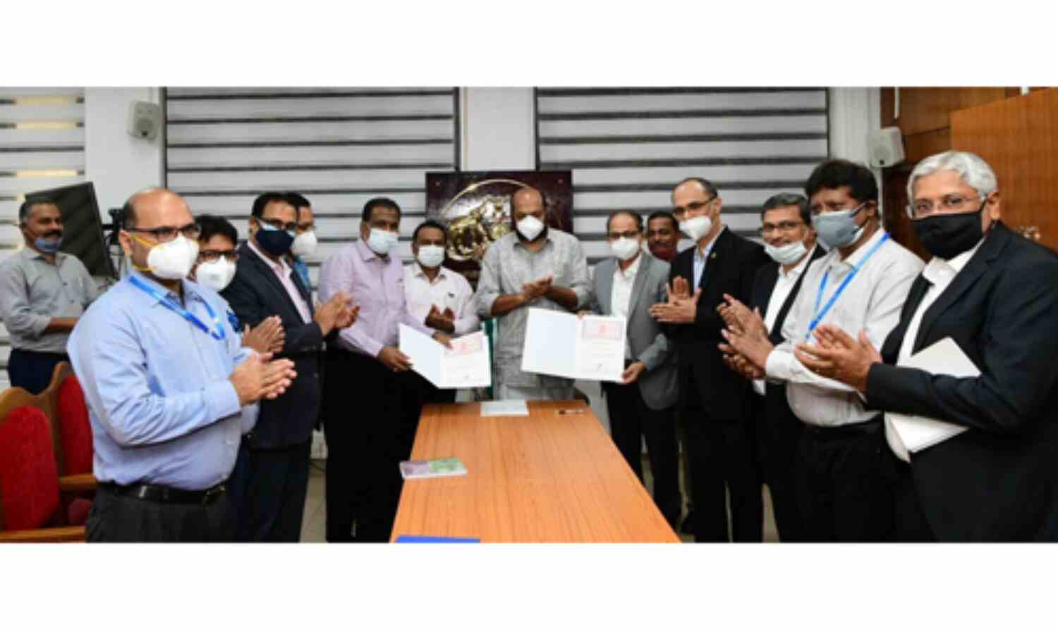 പെട്രോകെമിക്കല് പാര്ക്ക്: കിന്ഫ്രയും ബിപിസിഎല്ലും ധാരണാപത്രം ഒപ്പിട്ടു പെട്രോകെമിക്കല് പാര്ക്ക്: കിന്ഫ്രയും ബിപിസിഎല്ലും ധാരണാപത്രം ഒപ്പിട്ടു
