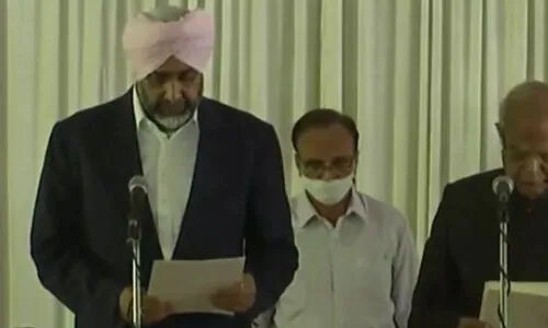 പഞ്ചാബില് 15 മന്ത്രിമാര് സത്യപ്രതിജ്ഞ ചെയ്ത് സ്ഥാനമേറ്റു പഞ്ചാബില് 15 മന്ത്രിമാര് സത്യപ്രതിജ്ഞ ചെയ്ത് സ്ഥാനമേറ്റു