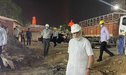 പ്രധാനമന്ത്രി നരേന്ദ്ര മോദി പാര്ലമെന്റ് നിര്മാണം നേരിട്ട് പരിശോധിച്ചു പ്രധാനമന്ത്രി നരേന്ദ്ര മോദി പാര്ലമെന്റ് നിര്മാണം നേരിട്ട് പരിശോധിച്ചു