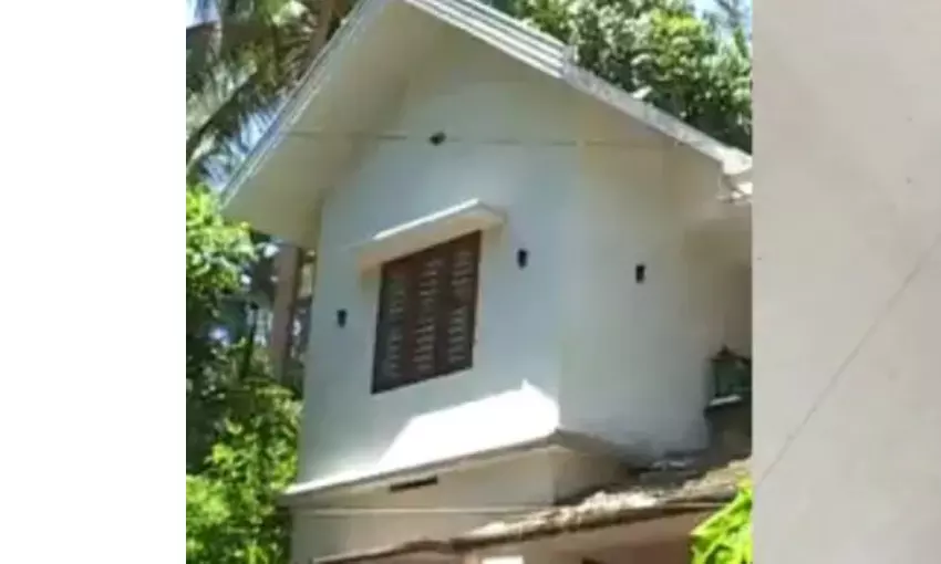 അജ്ഞാത ശബ്ദം കേള്‍ക്കുന്ന വീട് മന്ത്രി എ കെ ശശീന്ദ്രന്‍ സന്ദര്‍ശിച്ചു