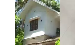 അജ്ഞാത ശബ്ദം കേള്‍ക്കുന്ന വീട് മന്ത്രി എ കെ ശശീന്ദ്രന്‍ സന്ദര്‍ശിച്ചു