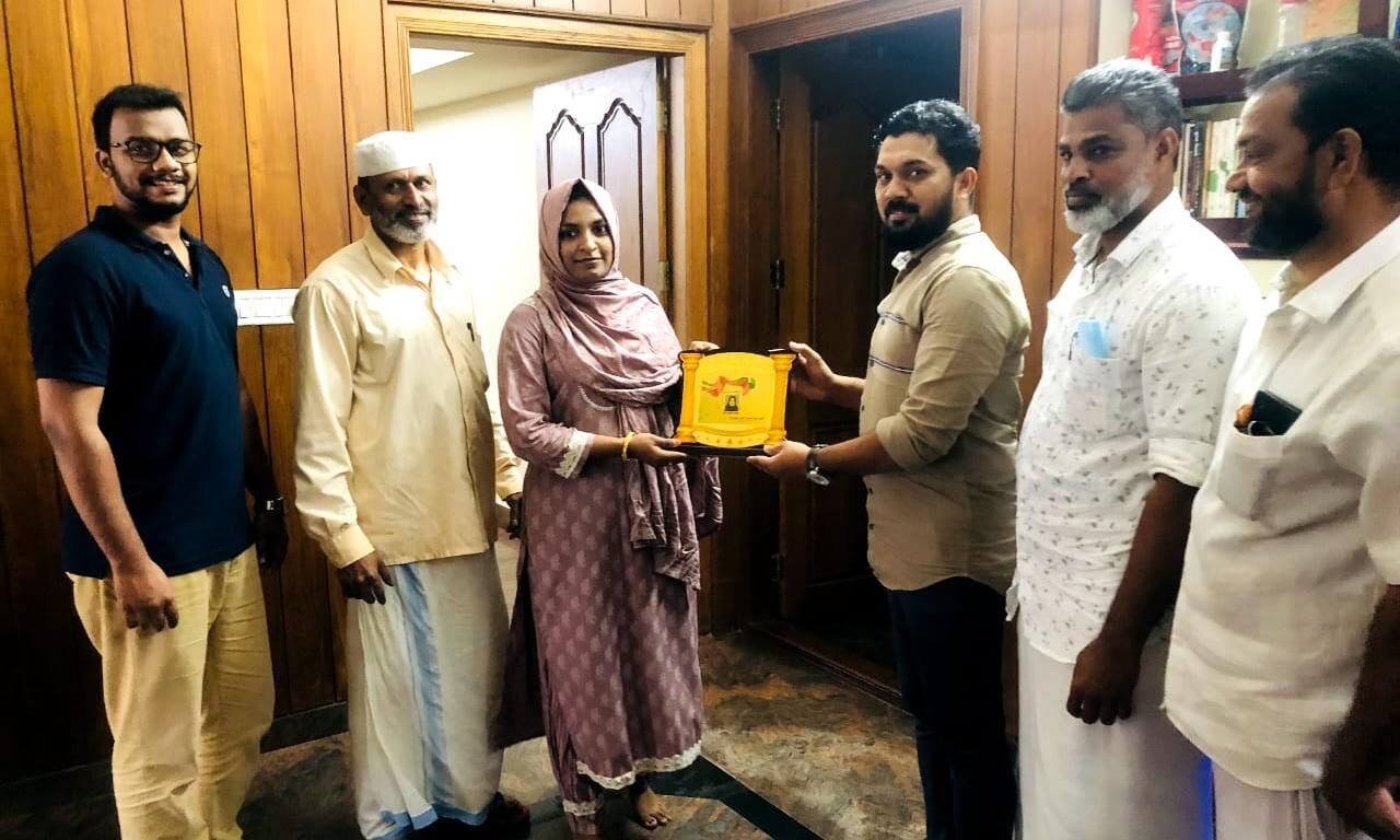 യുവ ഡോക്ടര്ക്ക് പോപുലര് ഫ്രണ്ടിന്റെ ആദരം യുവ ഡോക്ടര്ക്ക് പോപുലര് ഫ്രണ്ടിന്റെ ആദരം