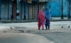 റെയ്ഡിന്റെ പേരില്‍ പീഡിപ്പിക്കാന്‍ ശ്രമം; സൈന്യത്തിനെതിരേ കശ്മീരി കുടുംബം