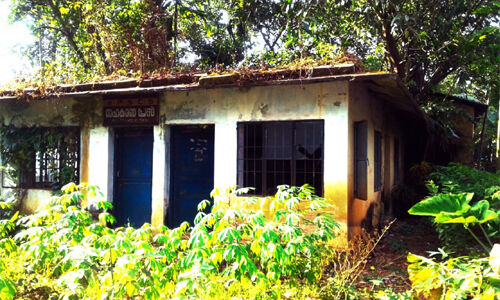 മാളയിലെ സഹകരണസംഘം കൈത്തറി നെയ്ത്തുകേന്ദ്രം ചിതലെടുക്കുന്നു മാളയിലെ സഹകരണസംഘം കൈത്തറി നെയ്ത്തുകേന്ദ്രം ചിതലെടുക്കുന്നു